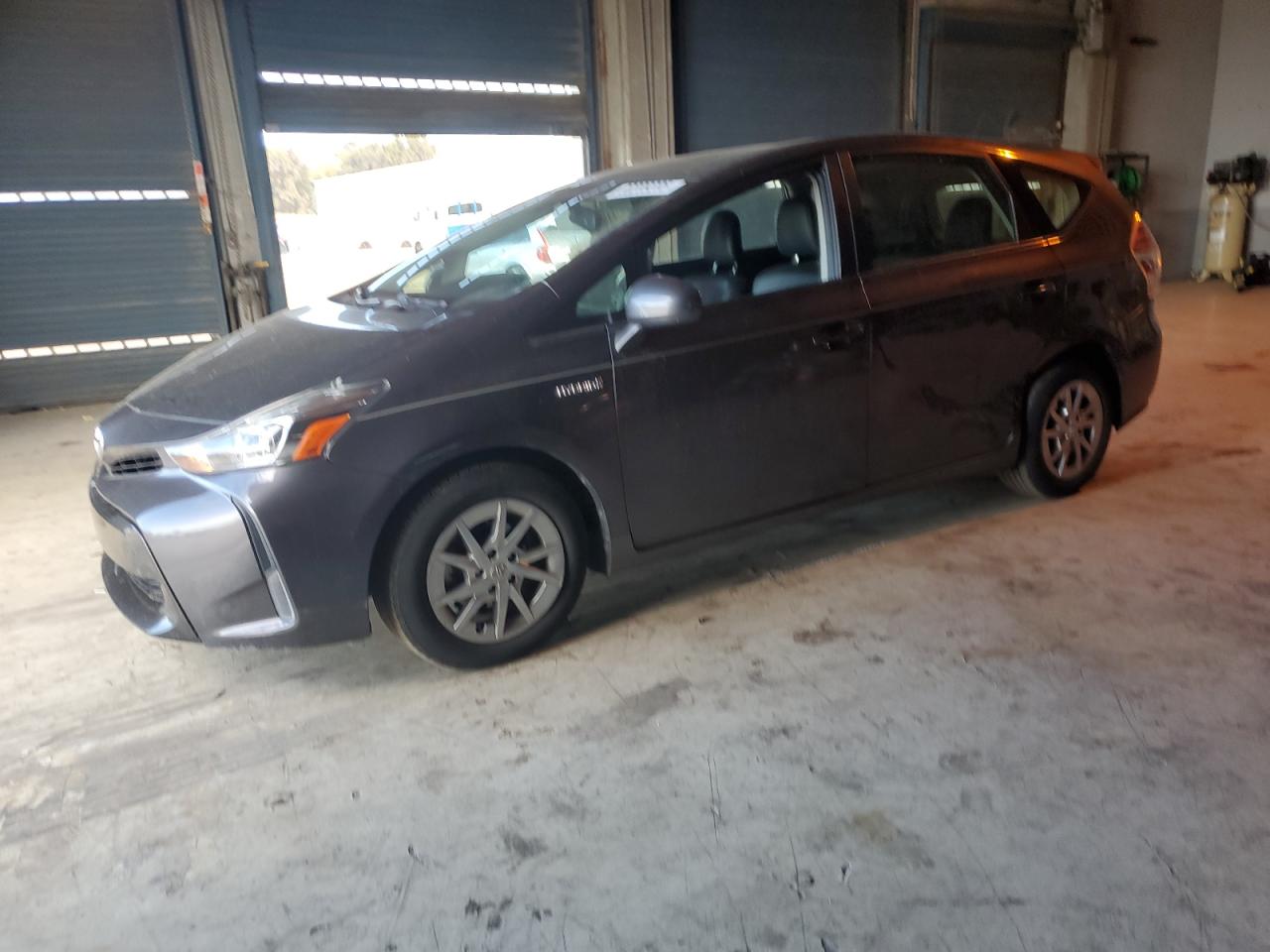 TOYOTA PRIUS V