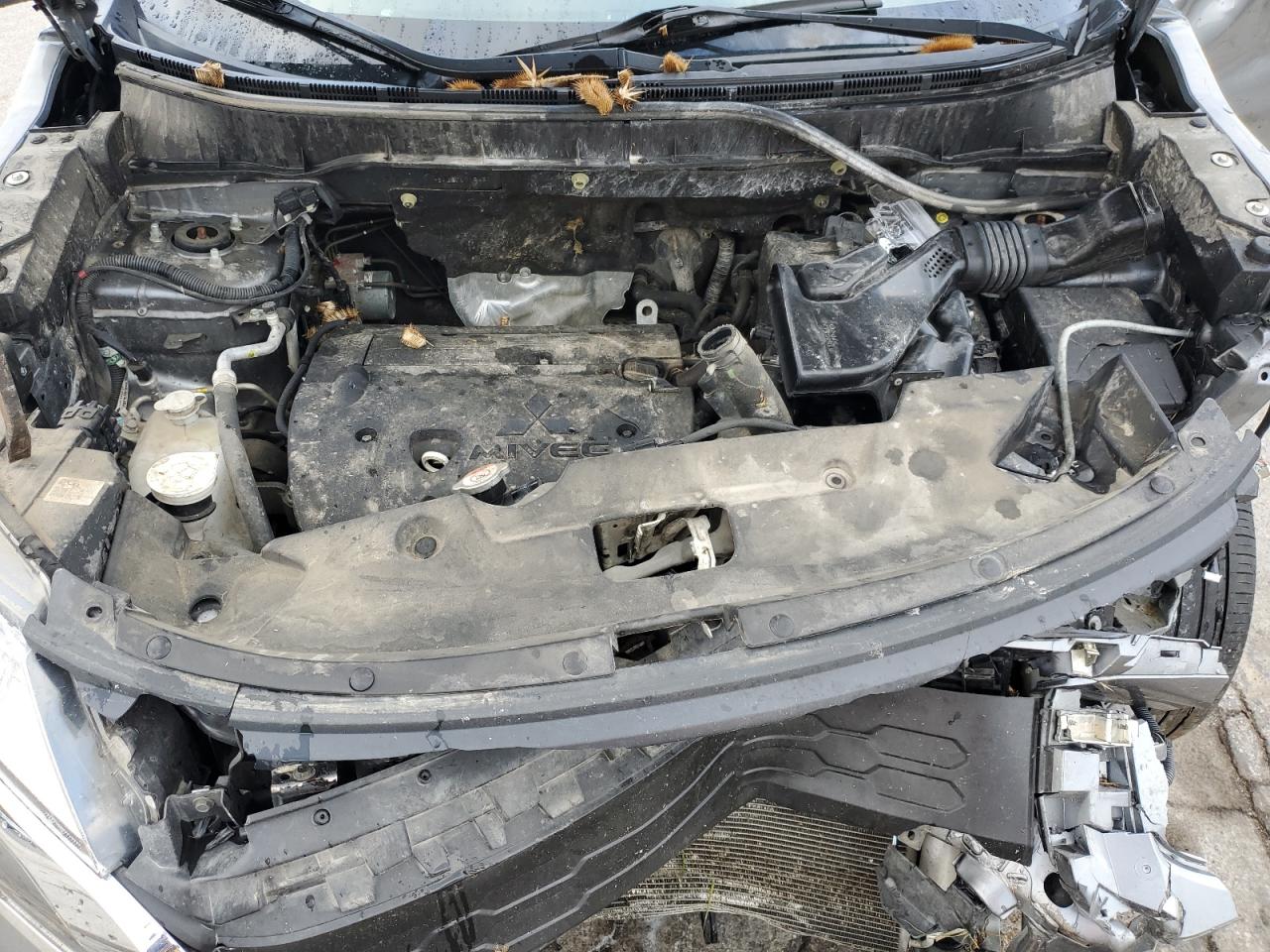 MITSUBISHI OUTLANDER ES