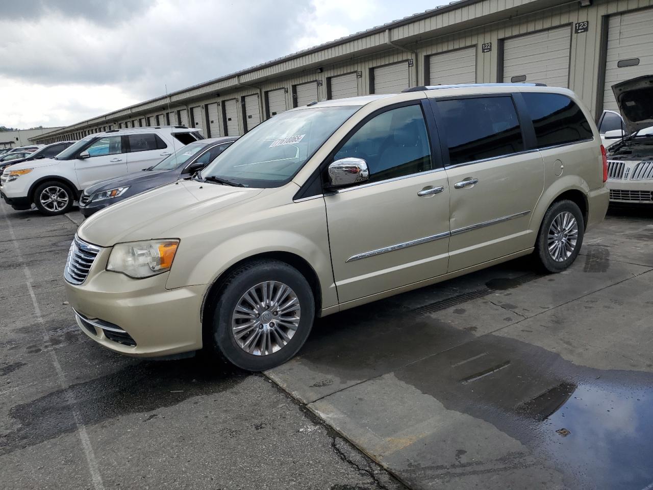 CHRYSLER TOWN & COUNTRY LIMITED