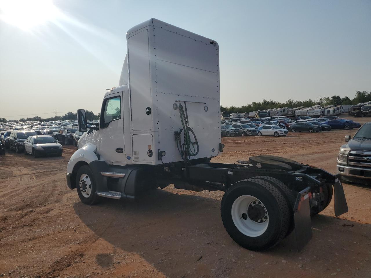 Lot #3253641972 2017 KENWORTH T680