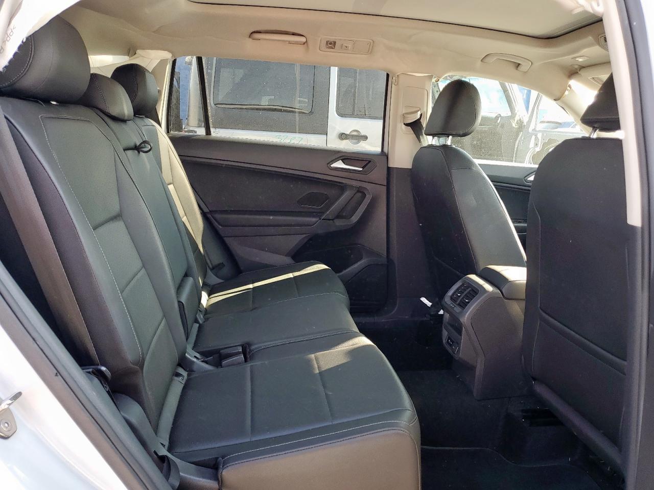 VOLKSWAGEN TIGUAN SE