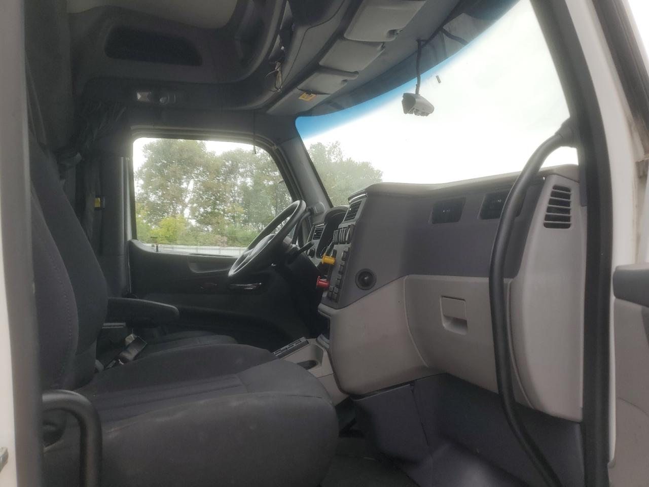 Lot #3255530062 2017 PETERBILT TRACTOR 579