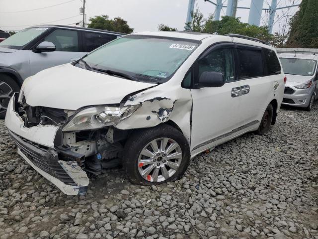 TOYOTA SIENNA XLE