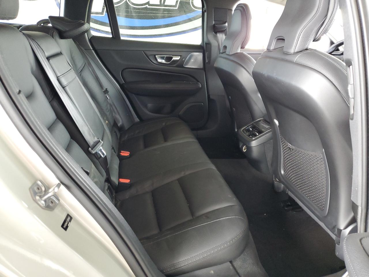 VOLVO V60 T5 MOMENTUM