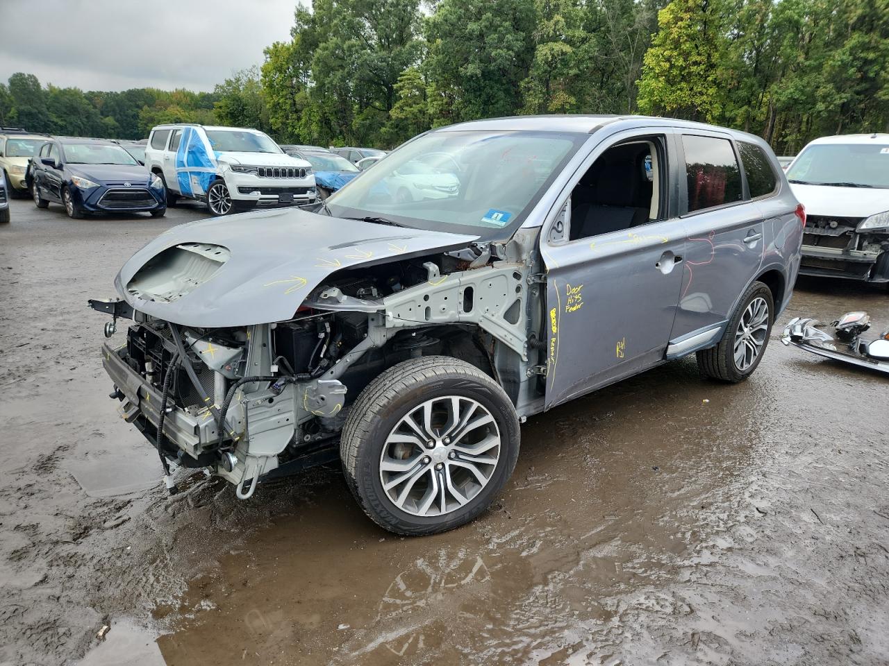 MITSUBISHI OUTLANDER SE