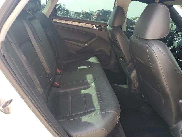 2017 VOLKSWAGEN PASSAT R-L - 1VWDT7A38HC028761