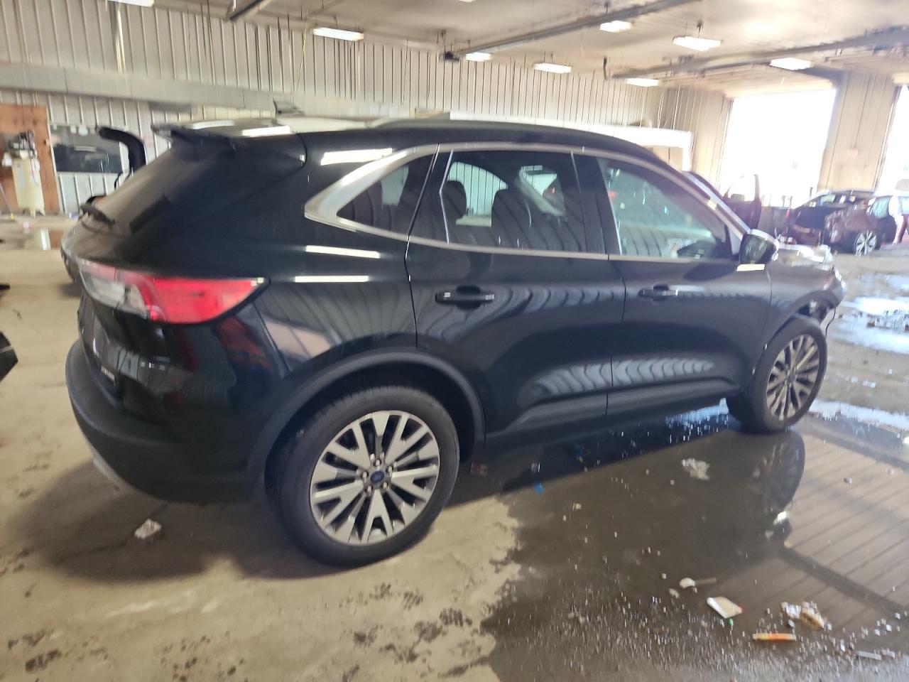 FORD ESCAPE TITANIUM