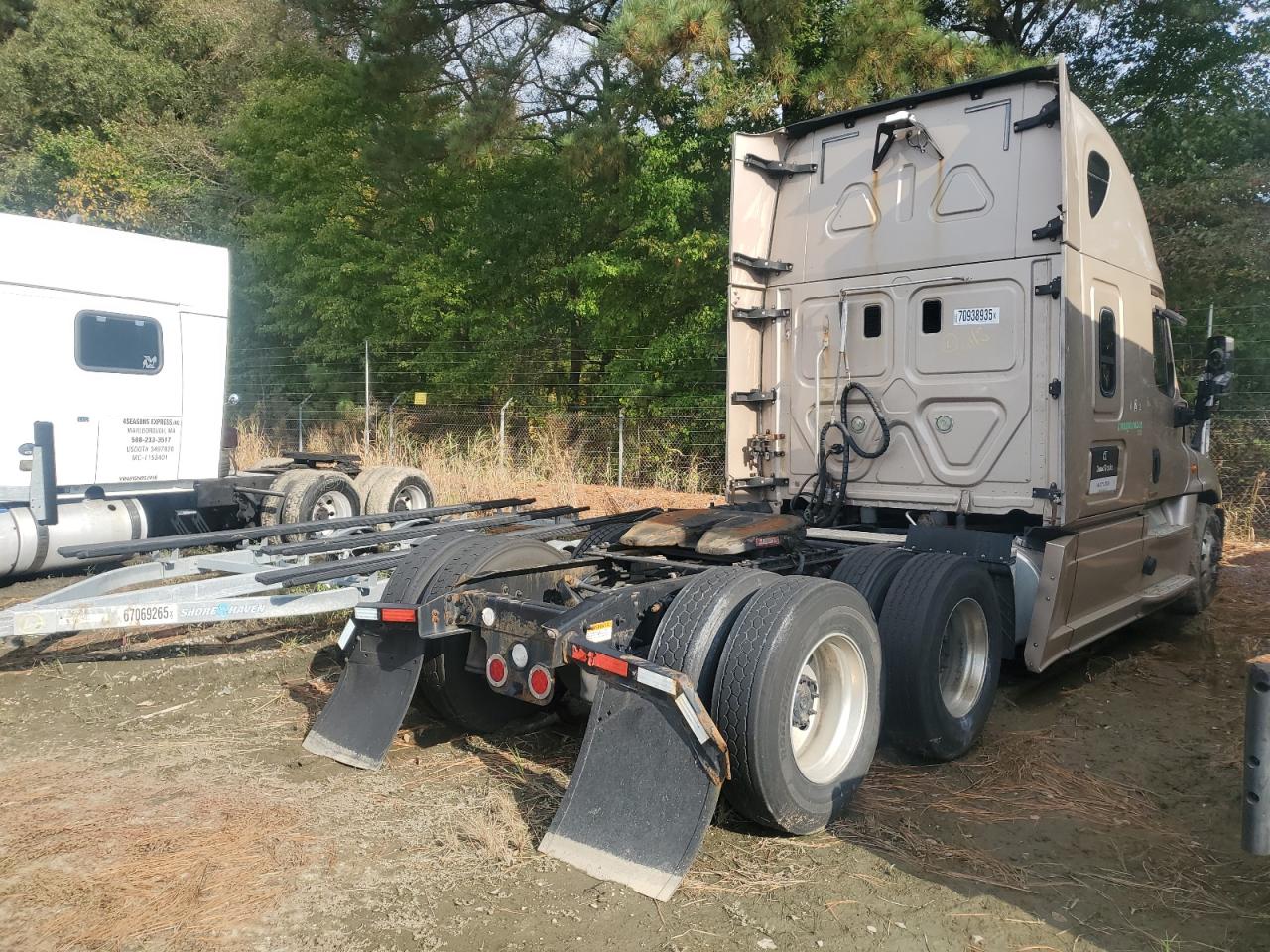 Lot #3284819554 2016 FREIGHTLINER CASCADIA 1