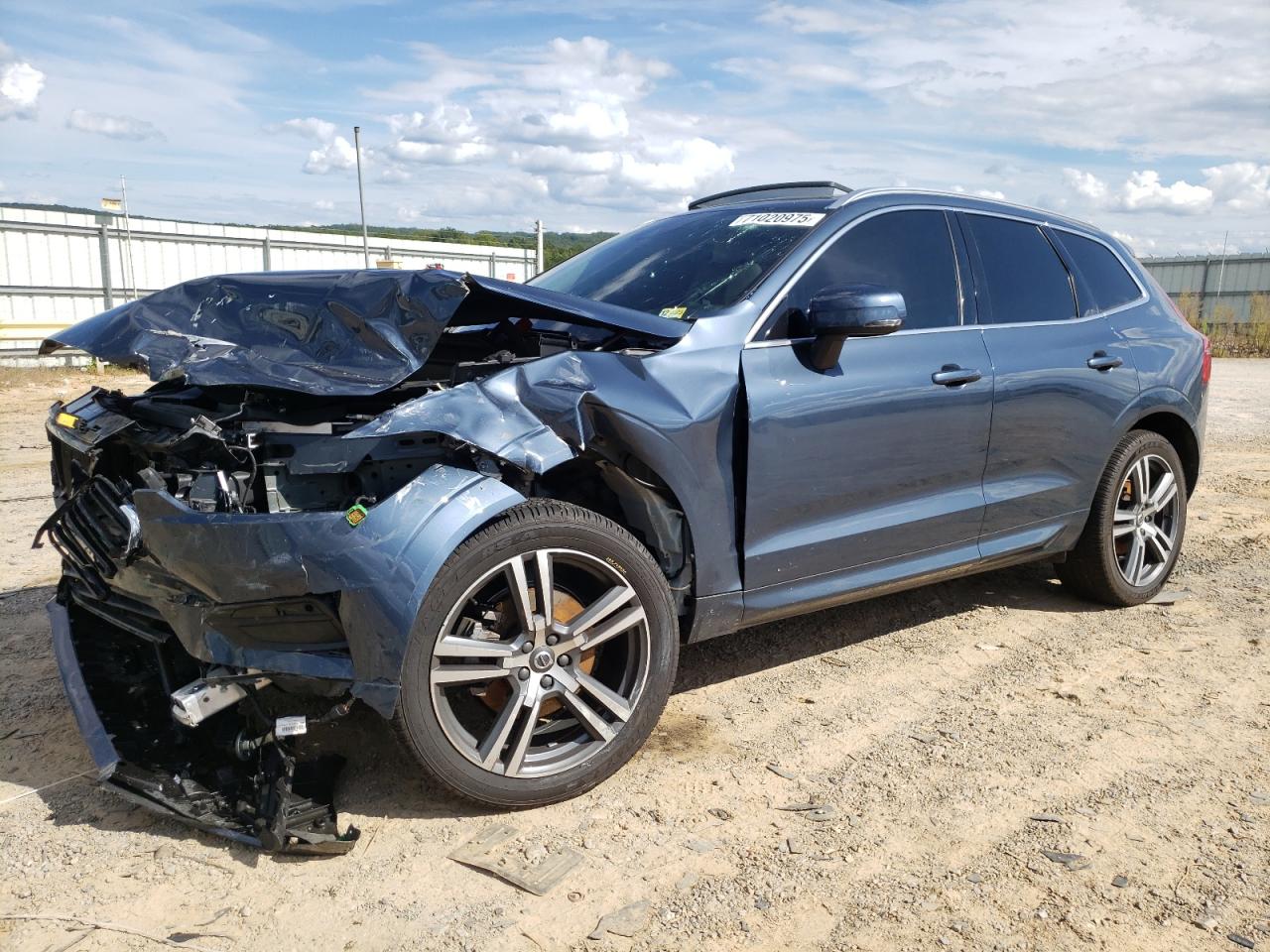 VOLVO XC60 T5 MOMENTUM