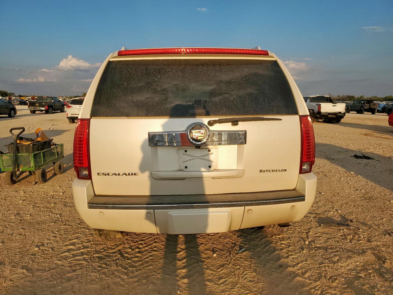 CADILLAC ESCALADE LUXURY