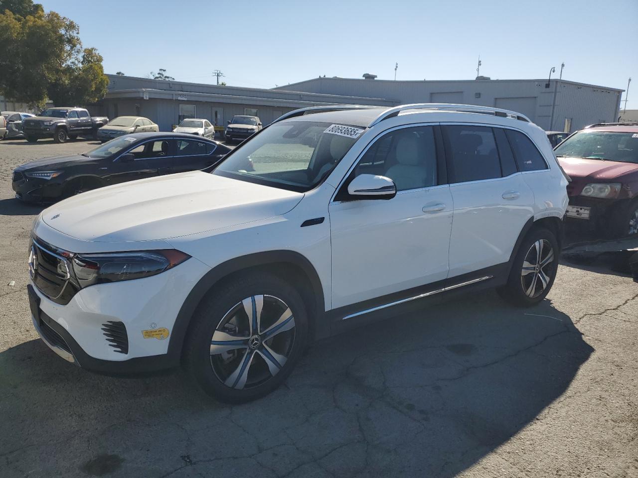 MERCEDES-BENZ EQB 300 4MATIC