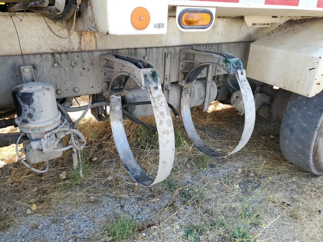 Lot #3275543068 2009 PETERBILT TRACTOR 320