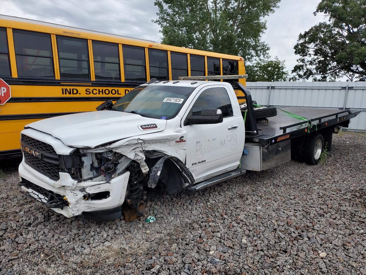 Lot #3298048130 2019 RAM 5500