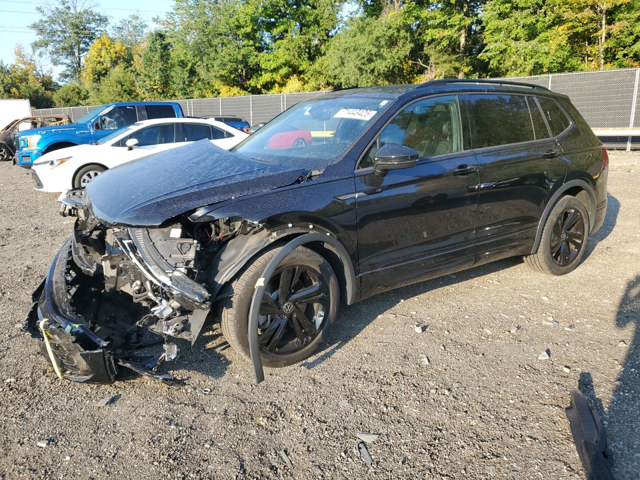 VOLKSWAGEN TIGUAN SE R-LINE BLACK