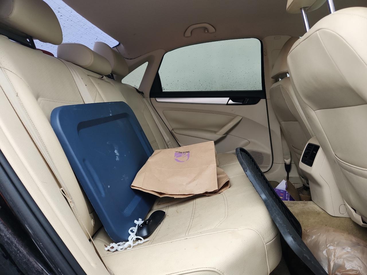 VOLKSWAGEN PASSAT SE