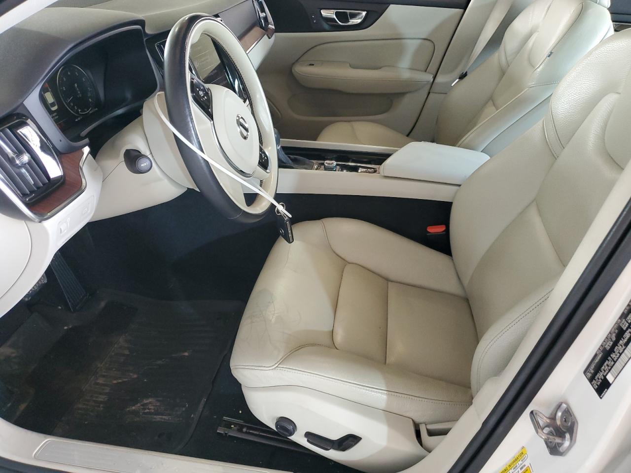 VOLVO S60 T5 MOMENTUM