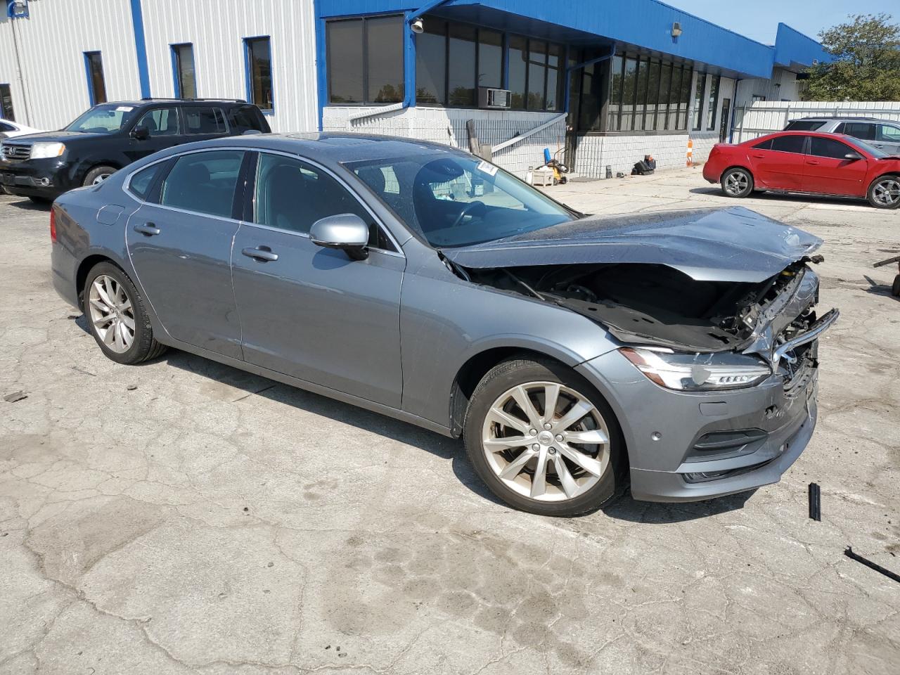 VOLVO S90 T6 MOMENTUM