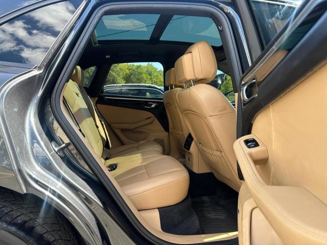 2018 PORSCHE MACAN WP1AA2A58JLB04564