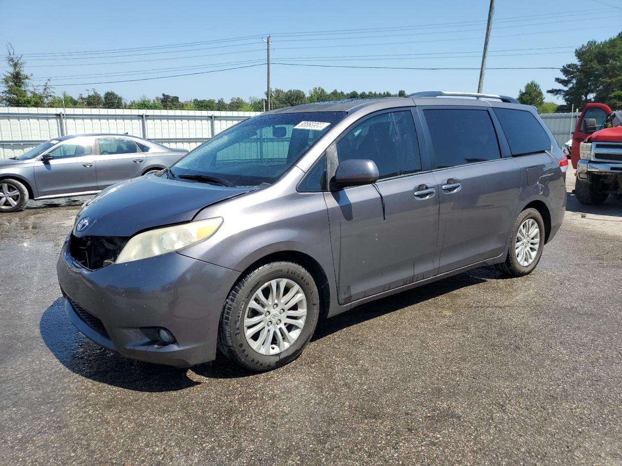 TOYOTA SIENNA XLE
