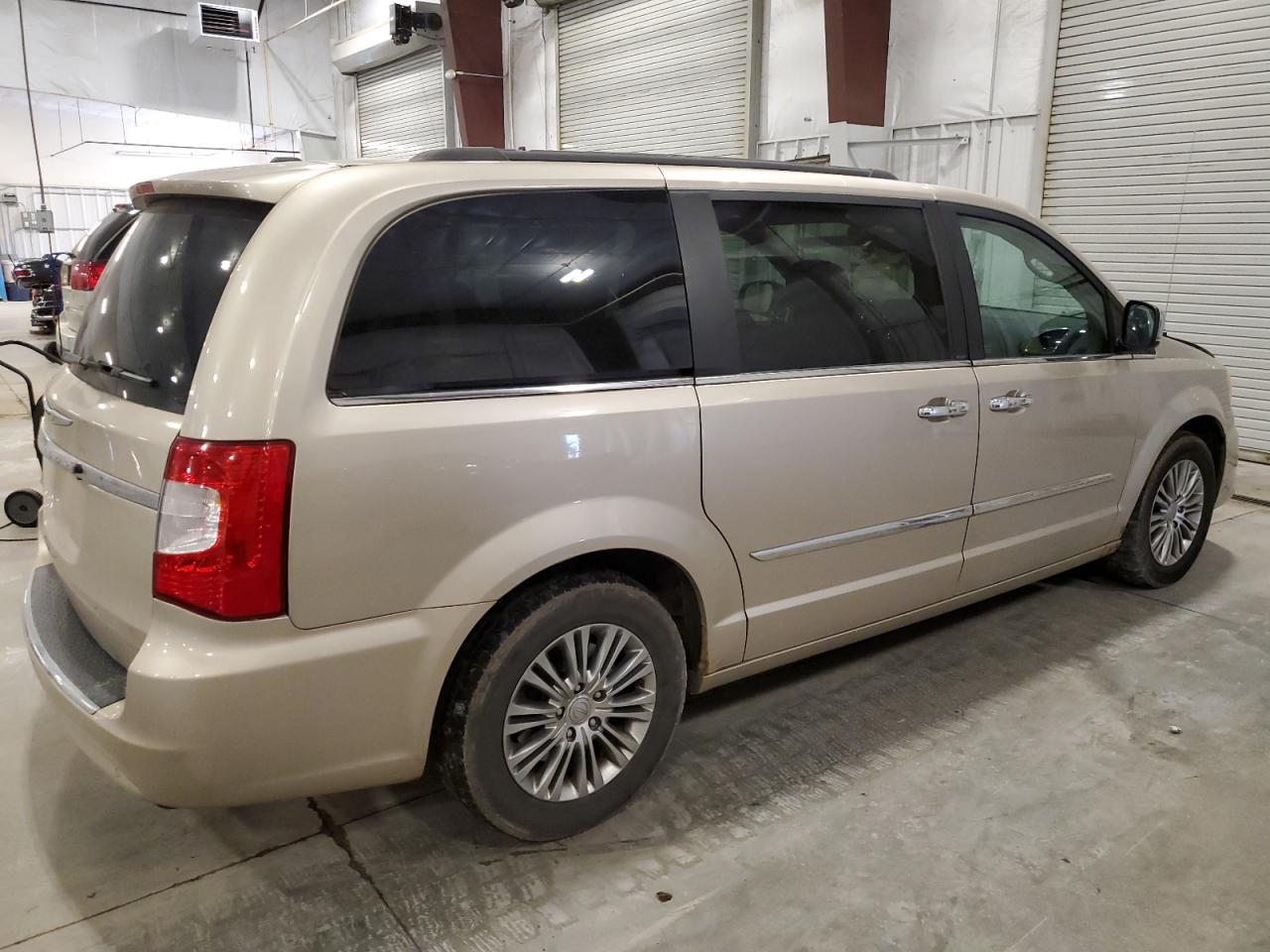 CHRYSLER TOWN & COUNTRY TOURING L