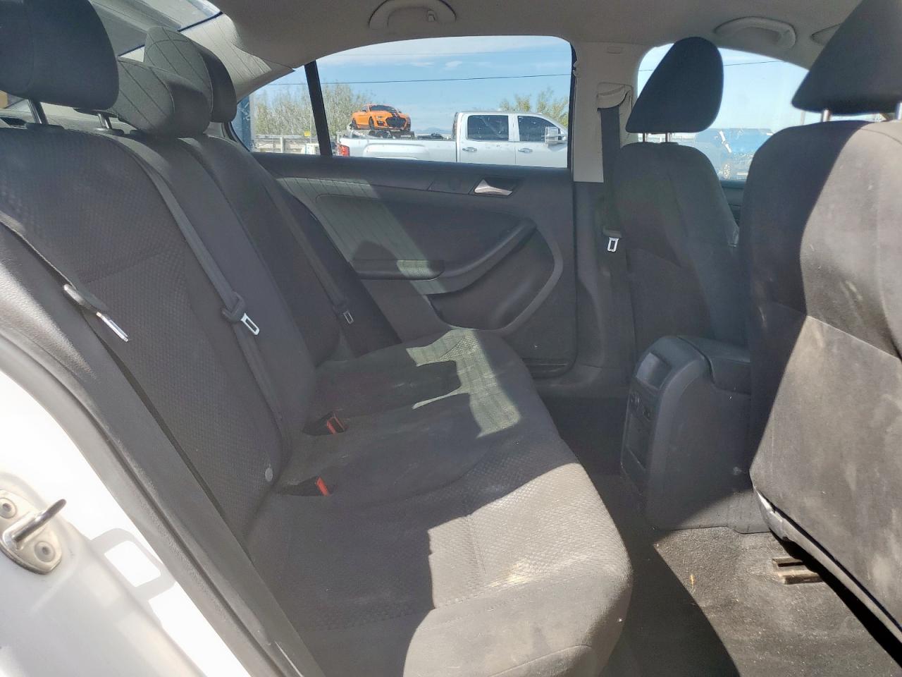 VOLKSWAGEN JETTA BASE