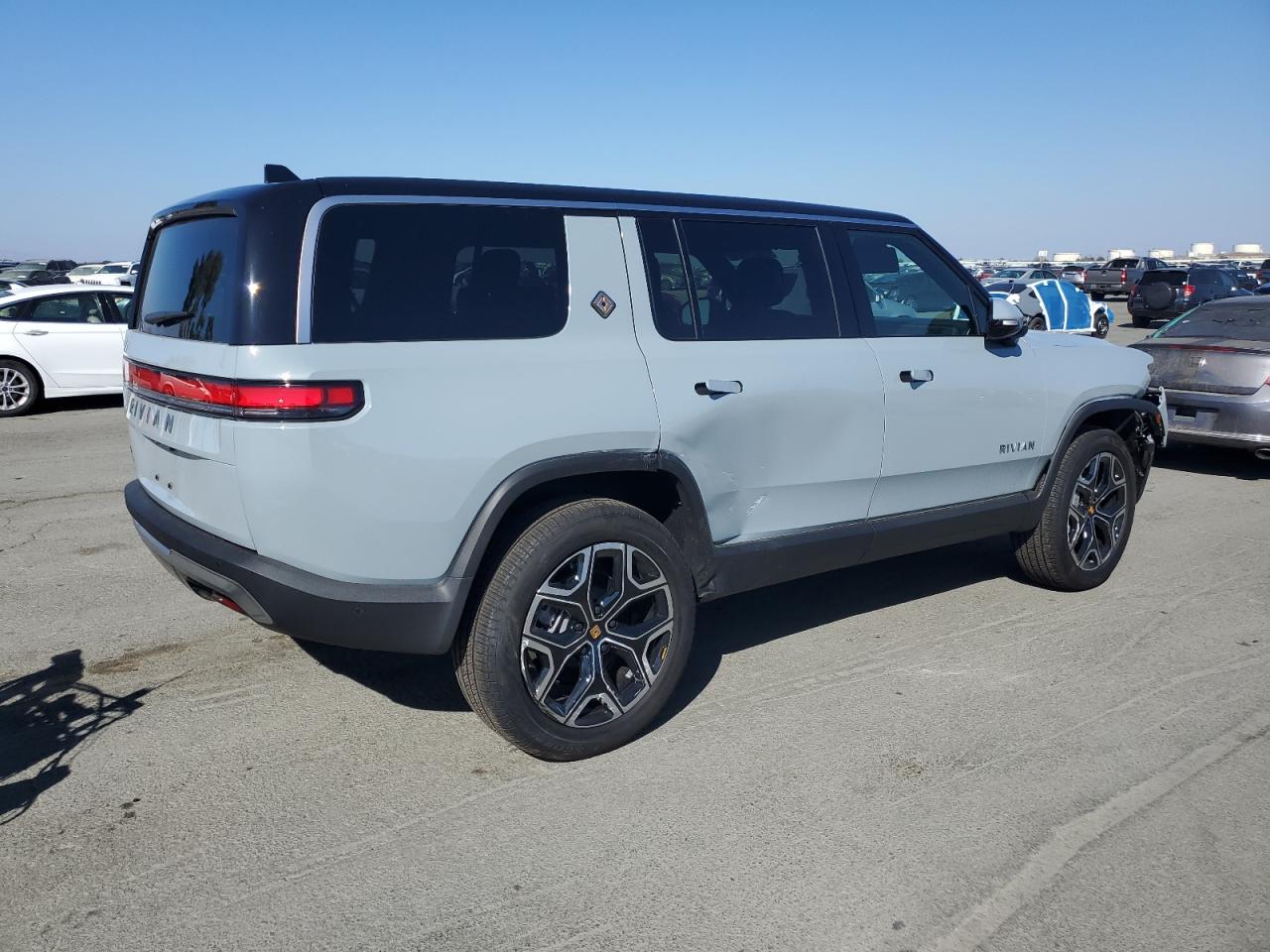 RIVIAN R1S ADVENTURE