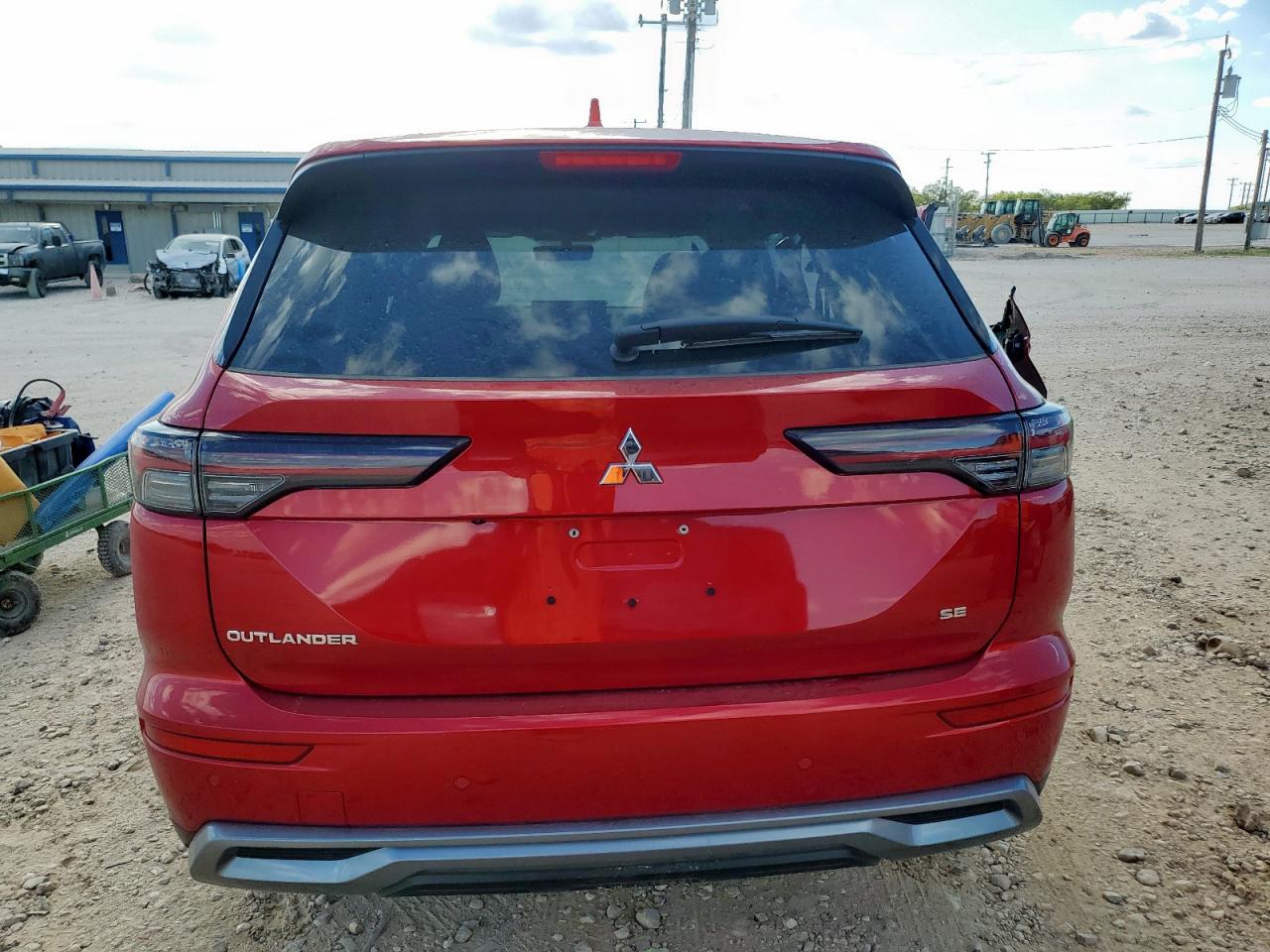 MITSUBISHI OUTLANDER SE