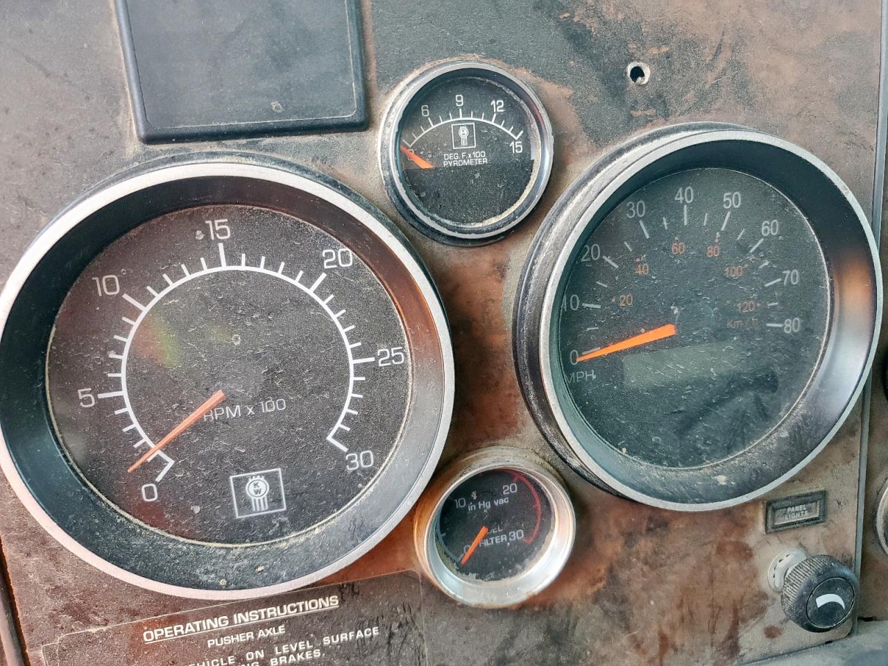 Lot #3254626178 2004 KENWORTH W900