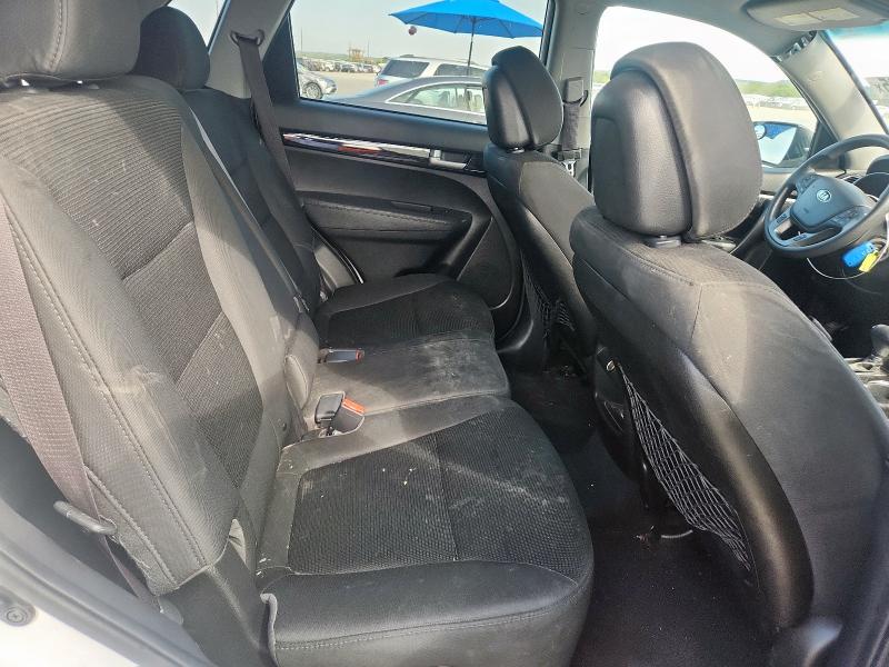 2015 KIA SORENTO LX - 5XYKTDA76FG658573