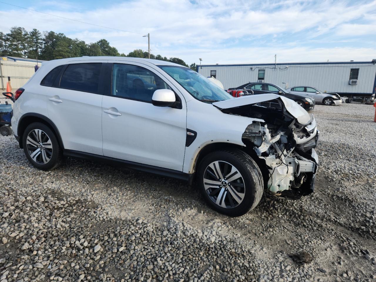 MITSUBISHI OUTLANDER ES