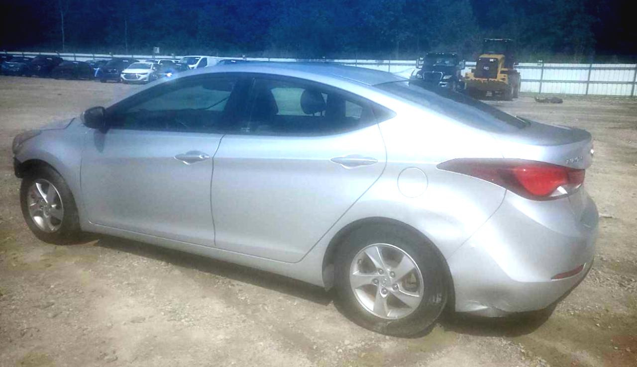 HYUNDAI ELANTRA SE