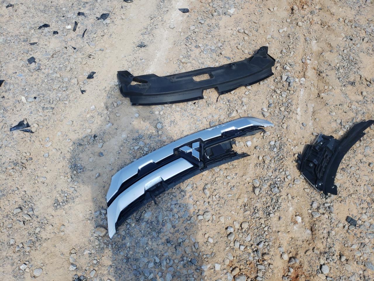 MITSUBISHI OUTLANDER ES