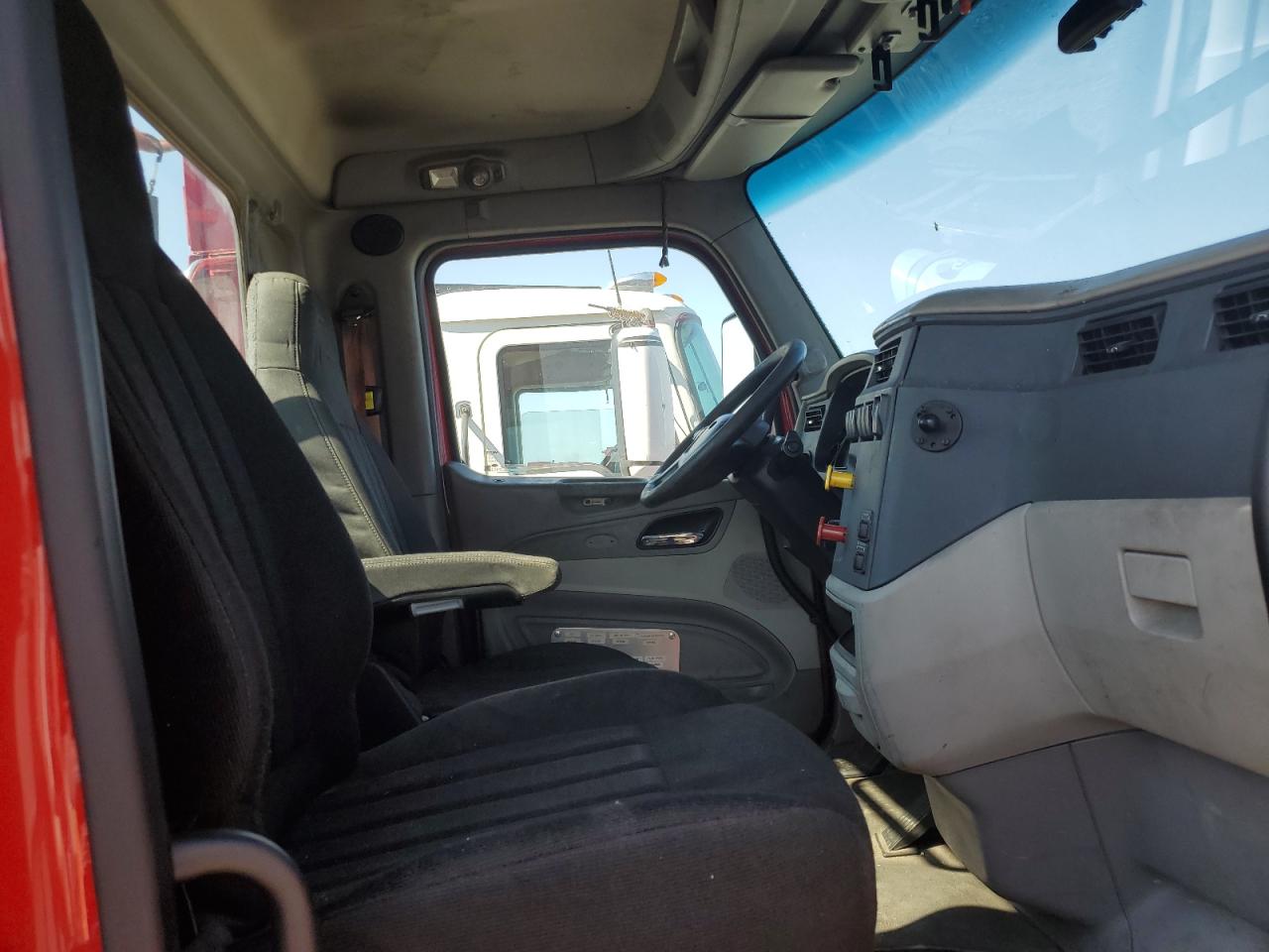 Lot #3241012705 2019 PETERBILT 579