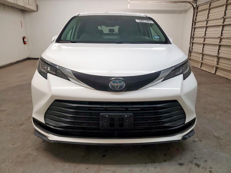 2021 TOYOTA SIENNA LE 5TDKRKEC2MS035378