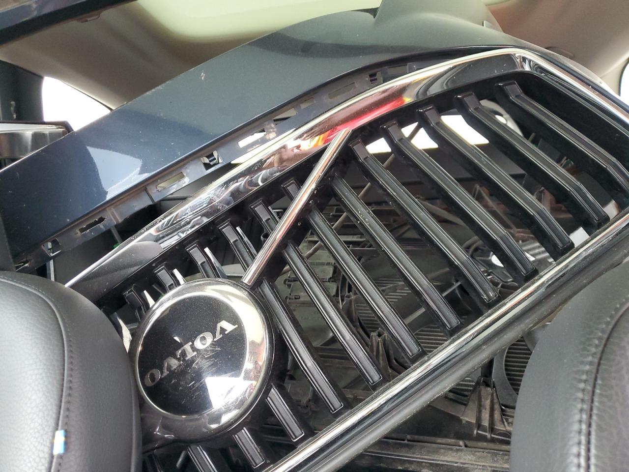 VOLVO XC60 B5 MOMENTUM