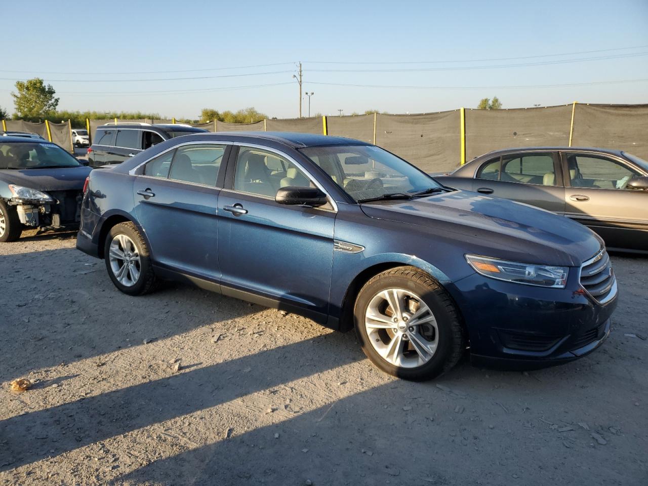 FORD TAURUS SE