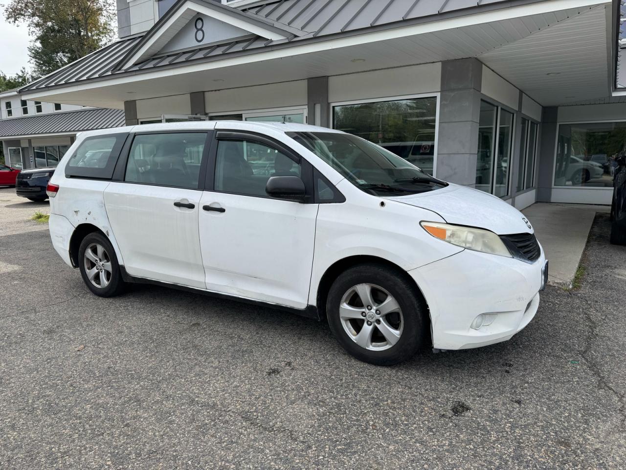 TOYOTA SIENNA BASE