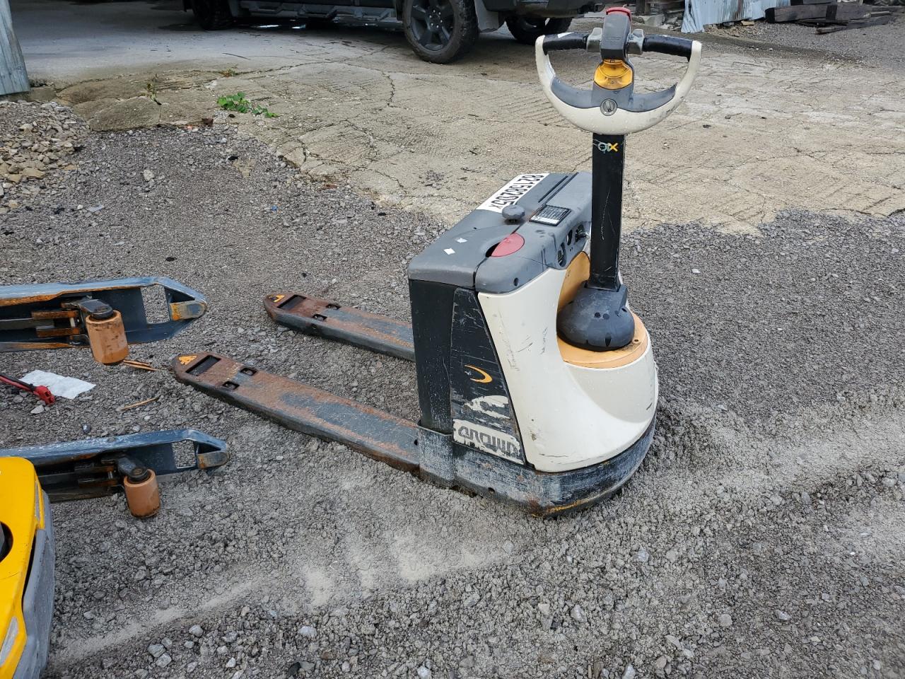 Lot #3246797823 2020 CROWN ELECTRIC PALLET JACK