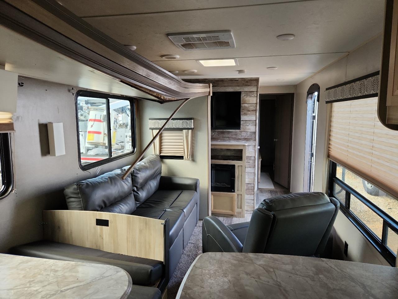 Lot #3298062154 2021 COACHMEN CATALINA