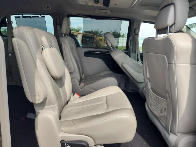 2016 CHRYSLER TOWN & COU 2C4RC1GG0GR194035