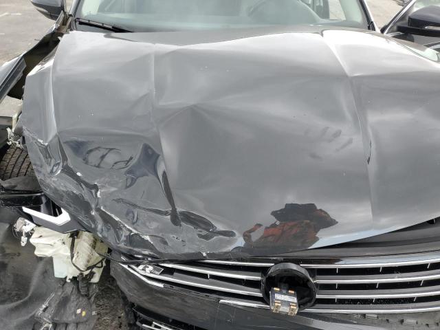 2017 VOLKSWAGEN PASSAT R-L 1VWDT7A30HC055324