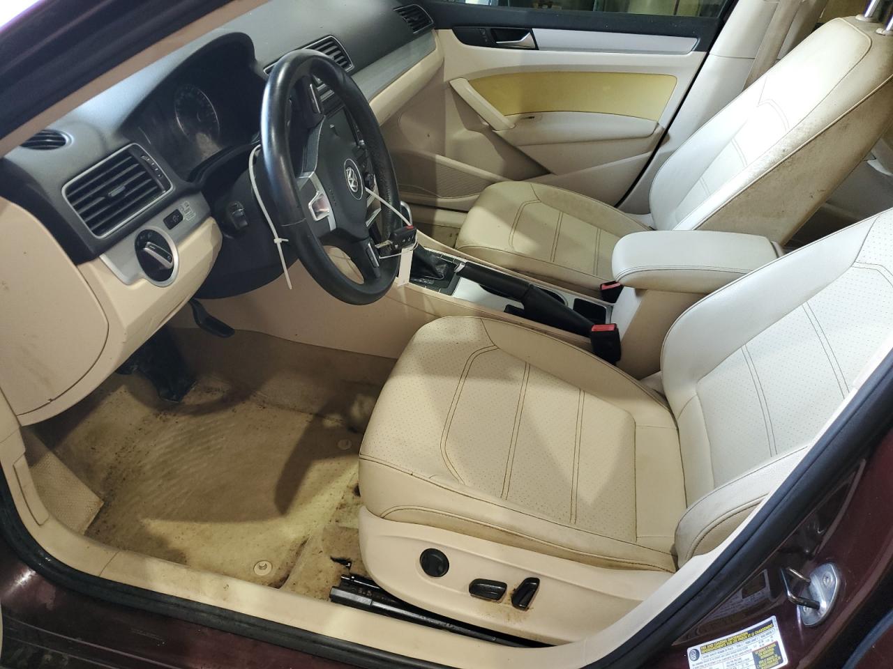 VOLKSWAGEN PASSAT SE