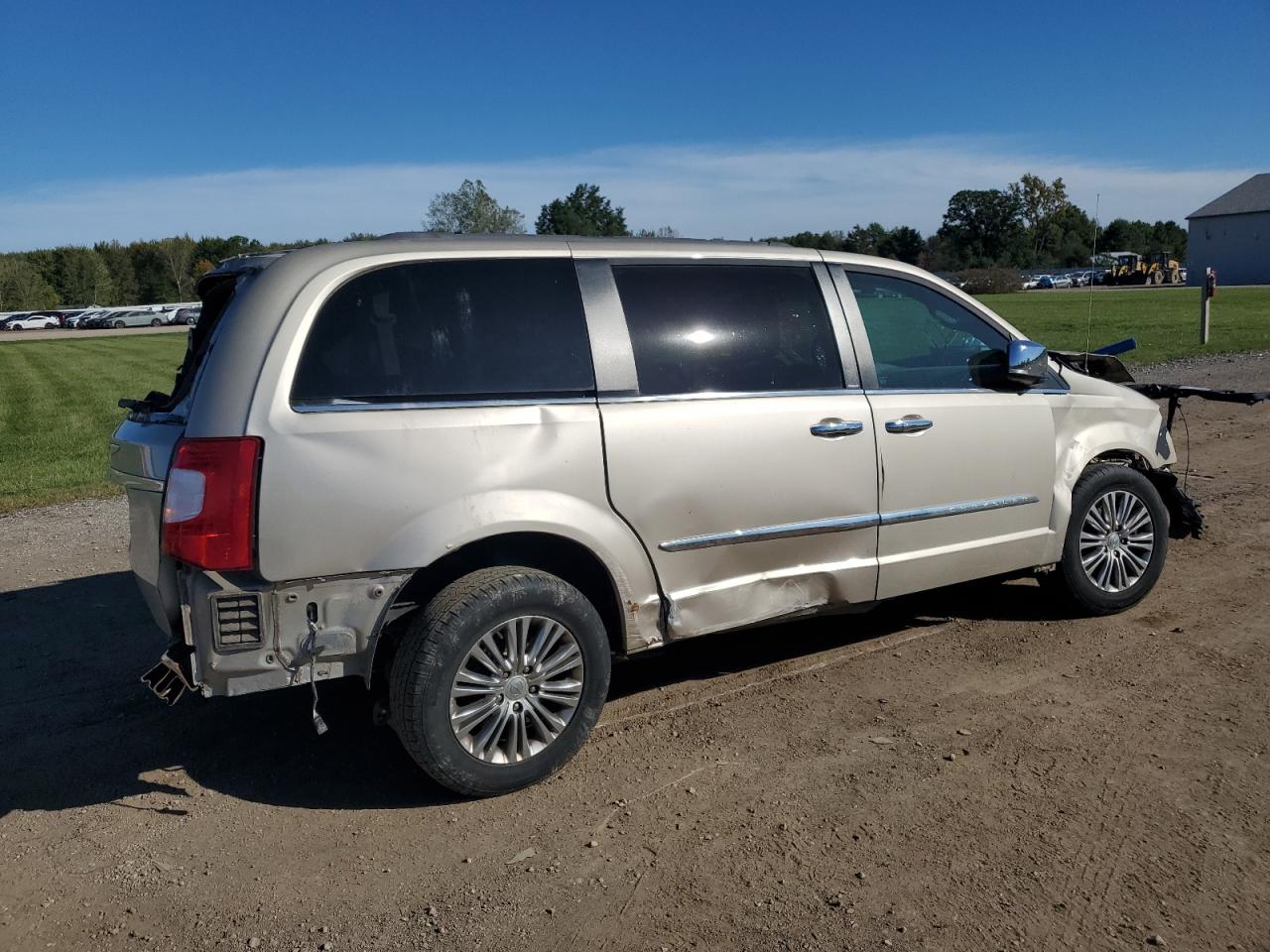 CHRYSLER TOWN & COUNTRY TOURING L