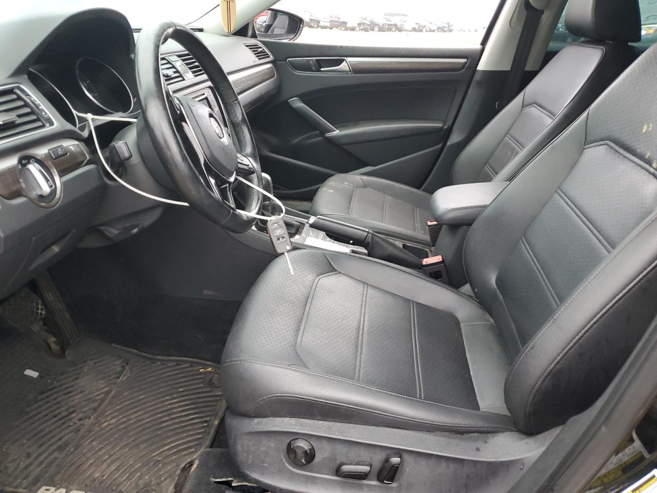 VOLKSWAGEN PASSAT SE