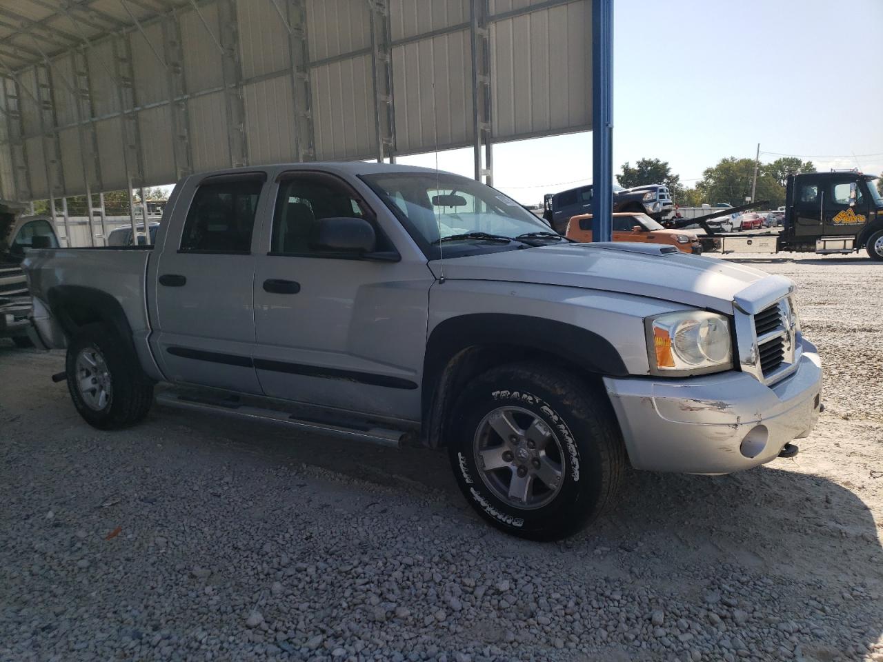 Lot #3297105514 2006 DODGE DAKOTA QUA