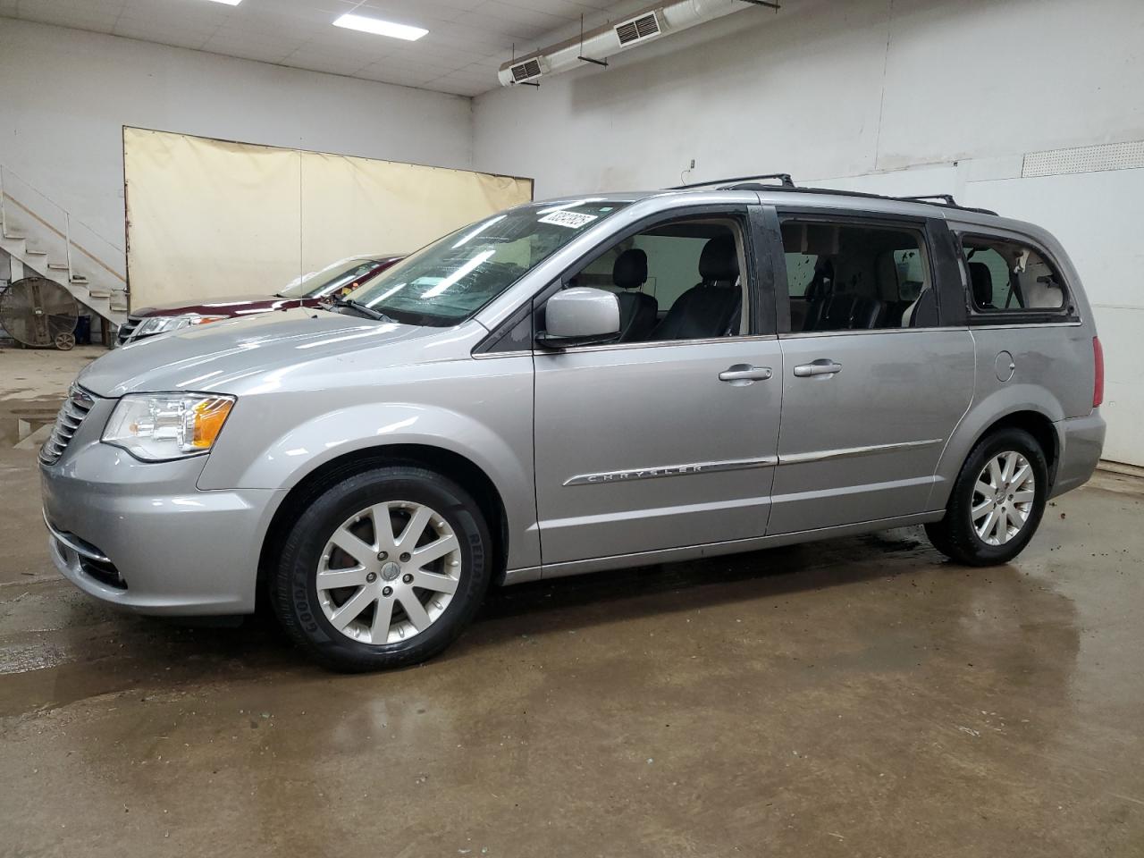  Salvage Chrysler Minivan