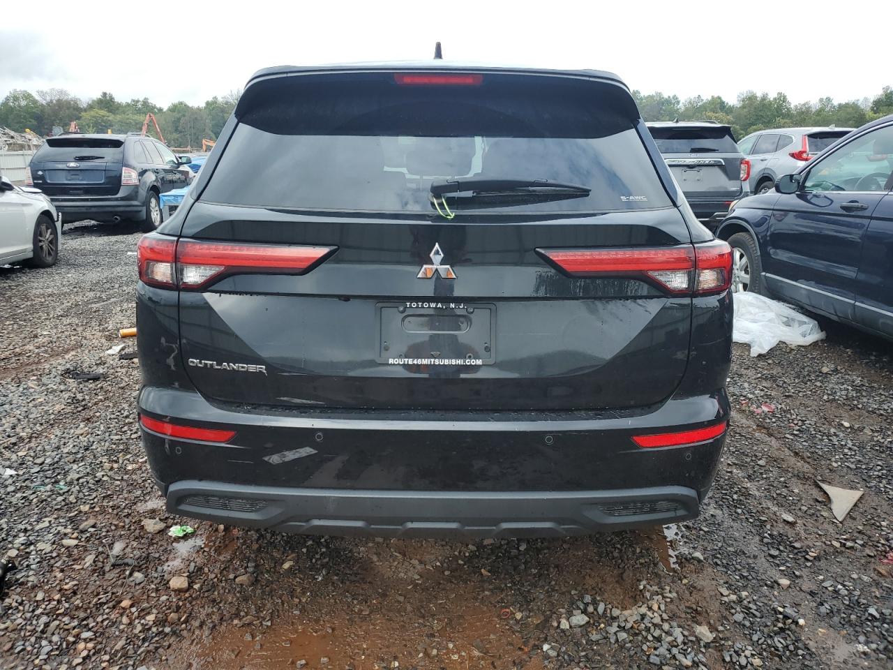 MITSUBISHI OUTLANDER ES