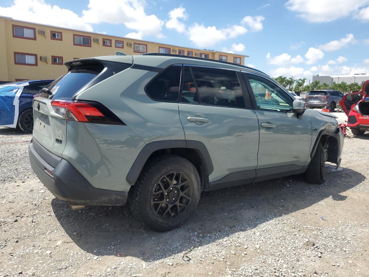 TOYOTA RAV4 XLE