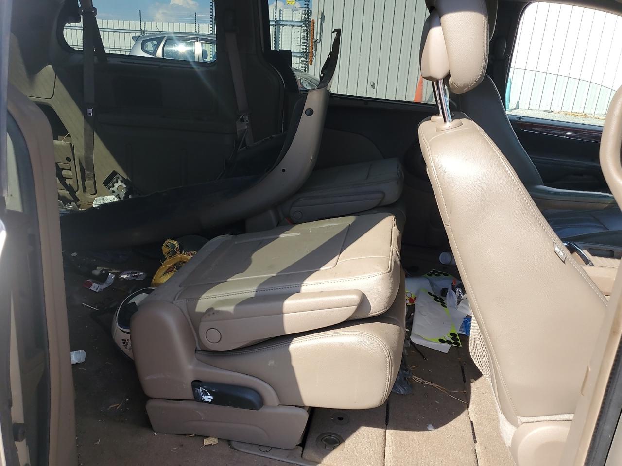 CHRYSLER TOWN & COUNTRY TOURING L