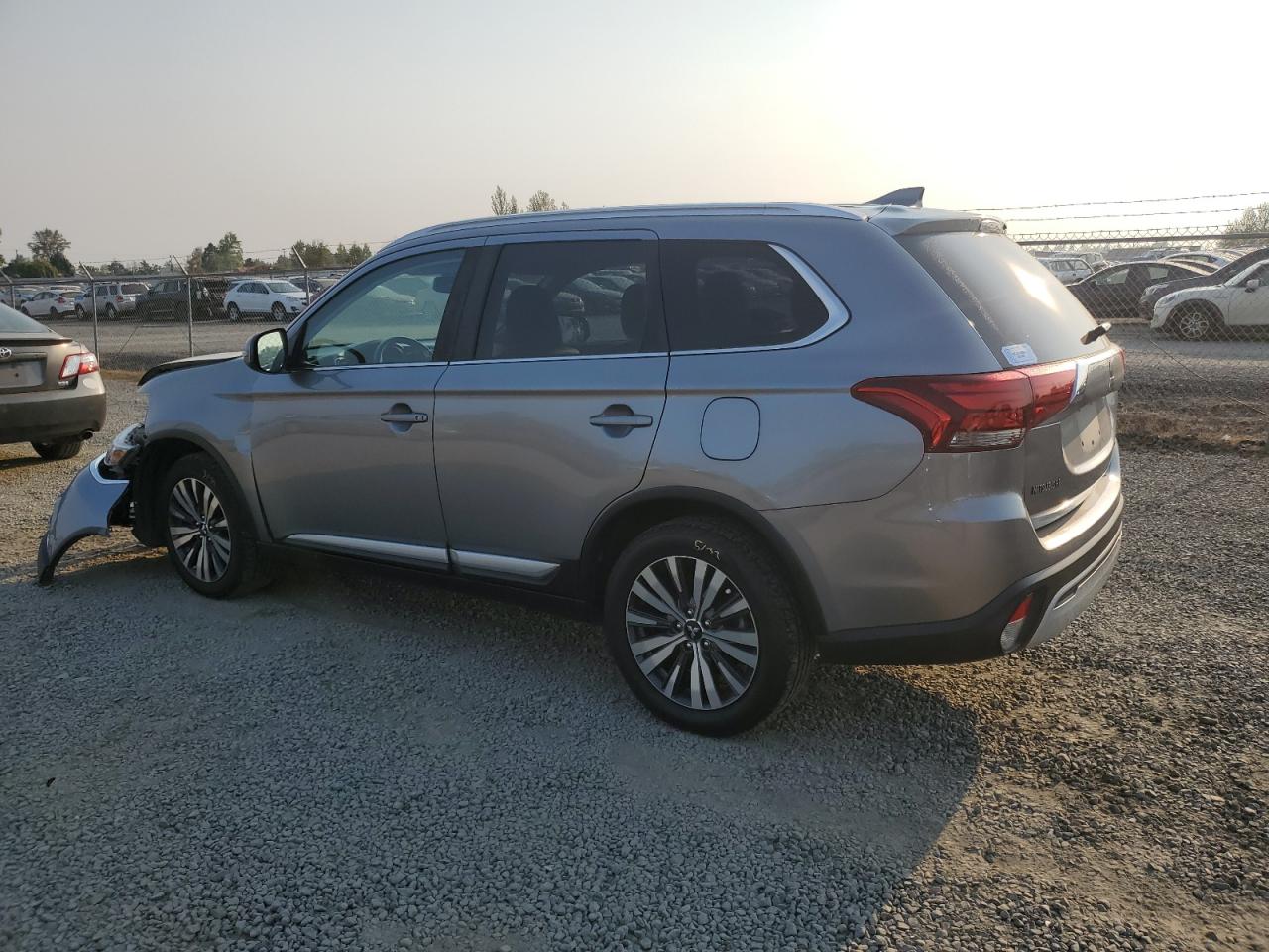 MITSUBISHI OUTLANDER SE